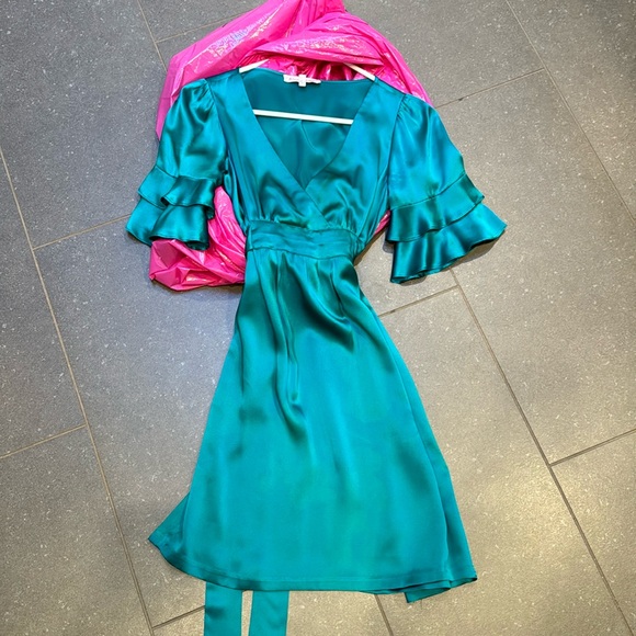 Betsey Johnson Dresses & Skirts - Beautiful teal dress
